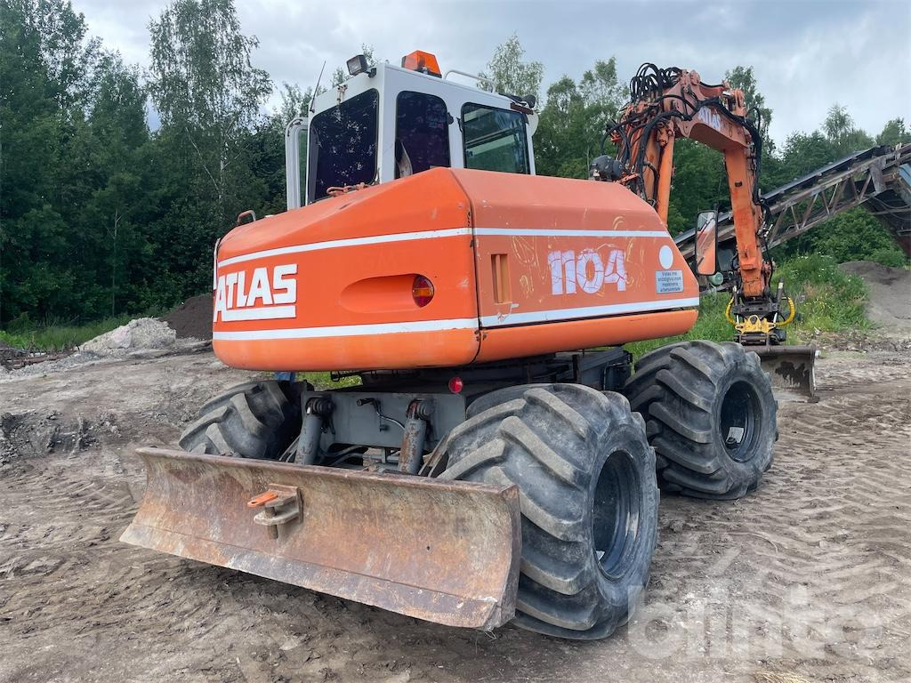 Atlas 1104 - Gumikerekes kotró: 4 kép. Atlas 1104 - Gumikerekes kotró: 4 kép.