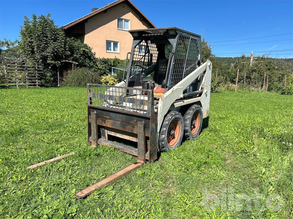 Bobcat 553 - Mini homlokrakodó: 1 kép. Bobcat 553 - Mini homlokrakodó: 1 kép.