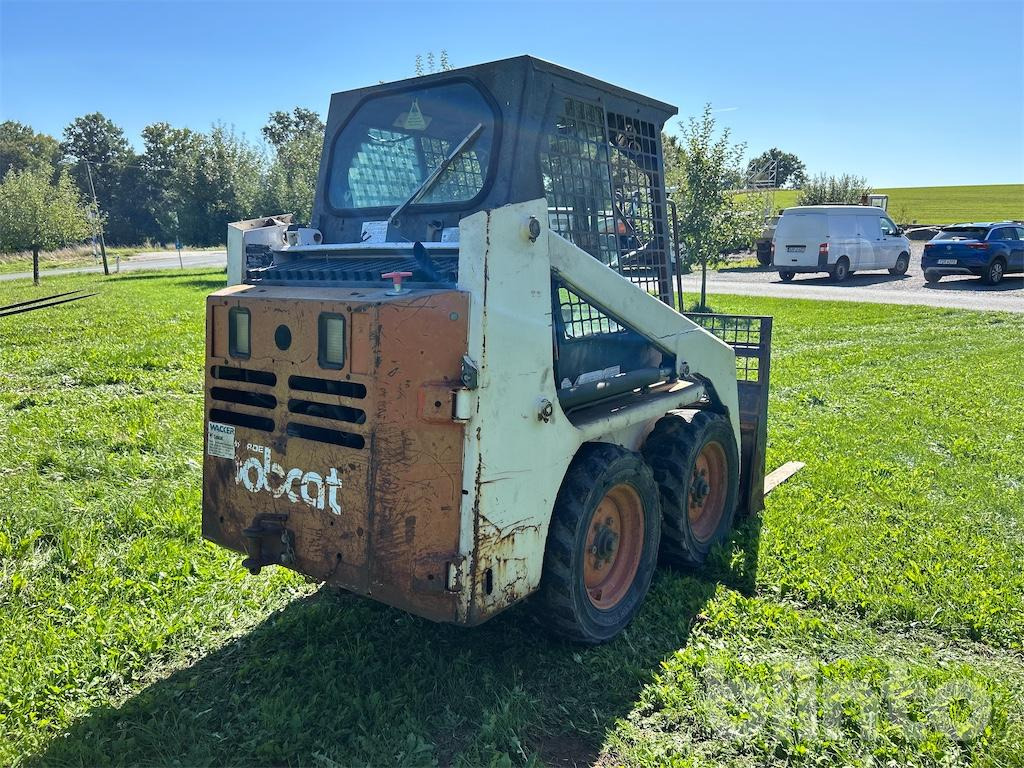 Bobcat 553 - Mini homlokrakodó: 4 kép. Bobcat 553 - Mini homlokrakodó: 4 kép.