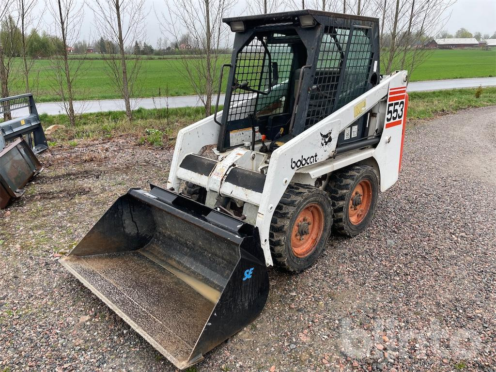 Bobcat 553 - Mini homlokrakodó: 1 kép. Bobcat 553 - Mini homlokrakodó: 1 kép.