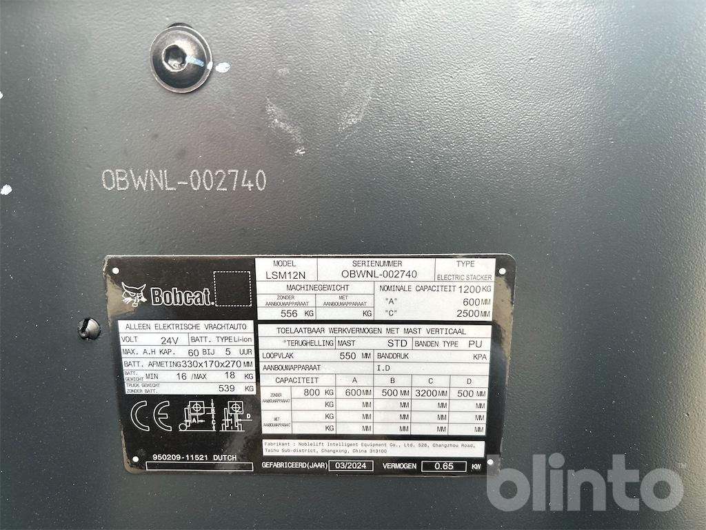 Bobcat - Emelőtargoncá: 5 kép. Bobcat - Emelőtargoncá: 5 kép.