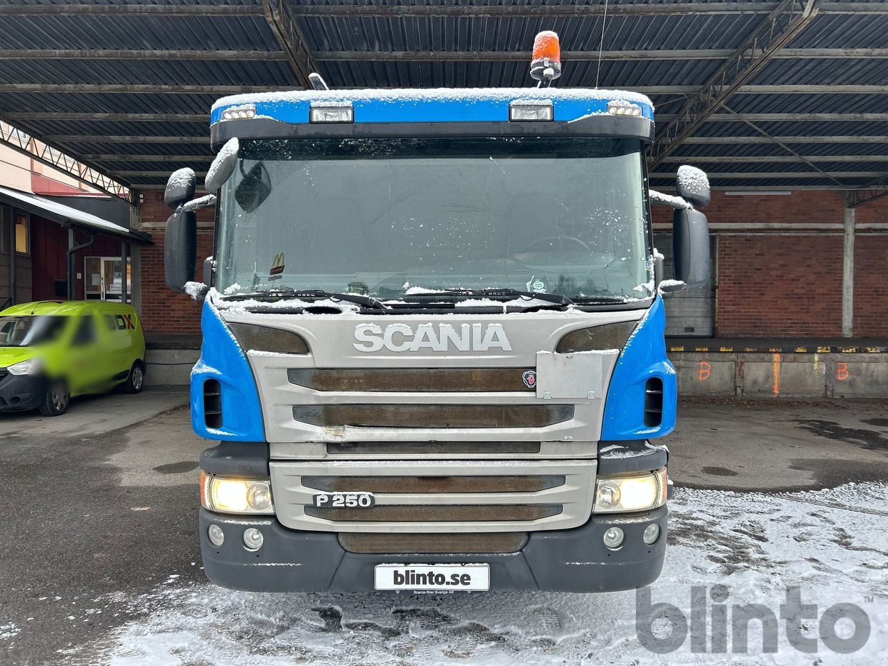 Brädgårdsbil / SCANIA P250 / Nybesiktigad kran - Platós teherautó, Darus autó: 2 kép. Brädgårdsbil / SCANIA P250 / Nybesiktigad kran - Platós teherautó, Darus autó: 2 kép.