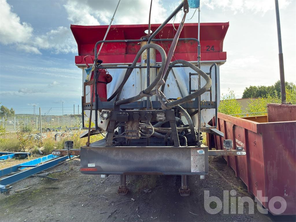 CARNEHL - Félpótkocsi billenőplatós: 2 kép. CARNEHL - Félpótkocsi billenőplatós: 2 kép.