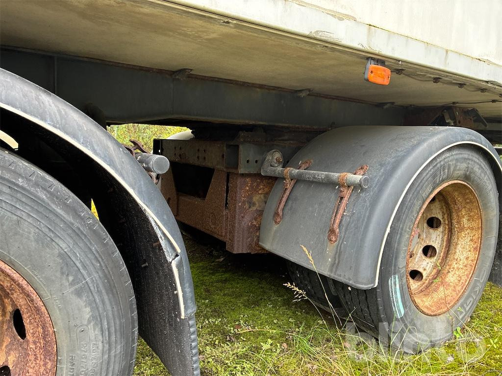 Lakókocsi, Félpótkocsi CHEREAU S2322H: 46 kép. Lakókocsi, Félpótkocsi CHEREAU S2322H: 46 kép.