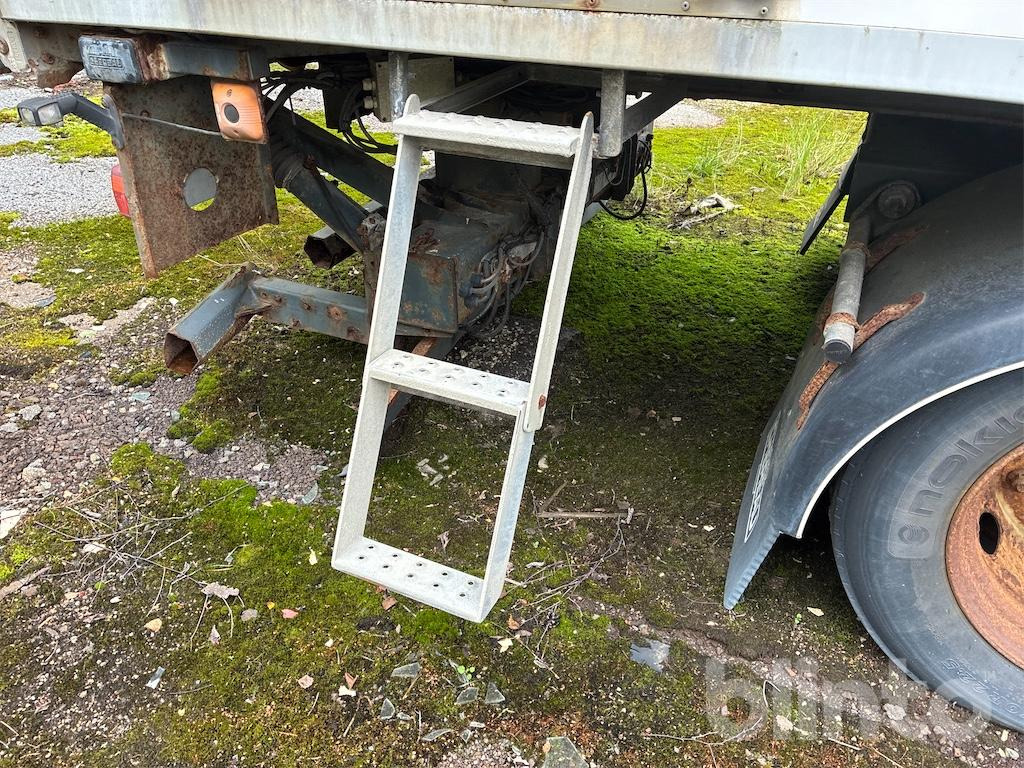 Lakókocsi, Félpótkocsi CHEREAU S2322H: 29 kép. Lakókocsi, Félpótkocsi CHEREAU S2322H: 29 kép.
