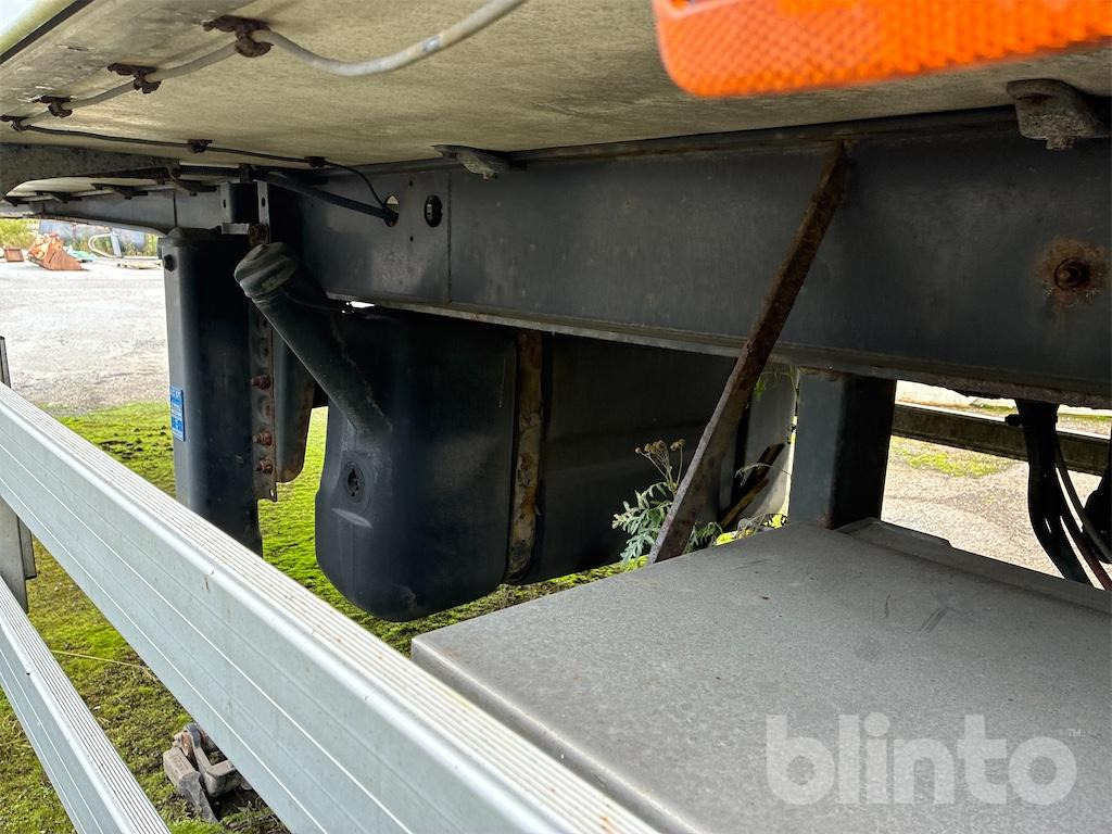 Lakókocsi, Félpótkocsi CHEREAU S2322H: 49 kép. Lakókocsi, Félpótkocsi CHEREAU S2322H: 49 kép.