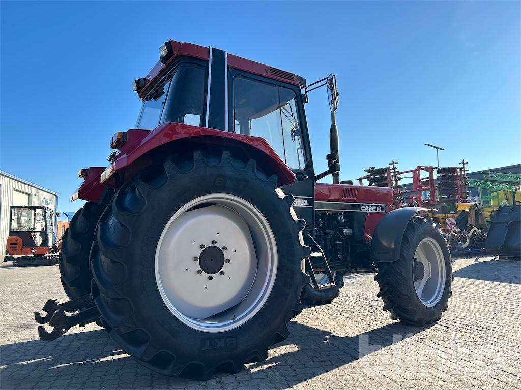 Case 1056 XL (1985) - Traktor: 3 kép. Case 1056 XL (1985) - Traktor: 3 kép.