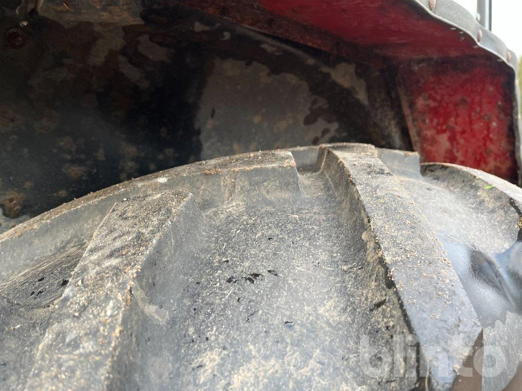 Traktor Case IH 1056 XL: 37 kép. Traktor Case IH 1056 XL: 37 kép.