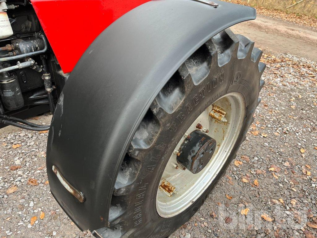 Traktor Case IH 1056 XL: 23 kép. Traktor Case IH 1056 XL: 23 kép.