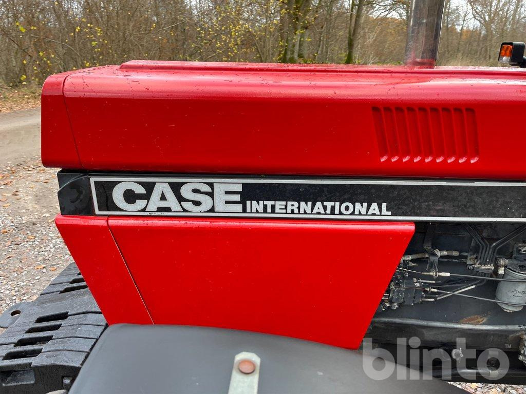 Traktor Case IH 1056 XL: 12 kép. Traktor Case IH 1056 XL: 12 kép.