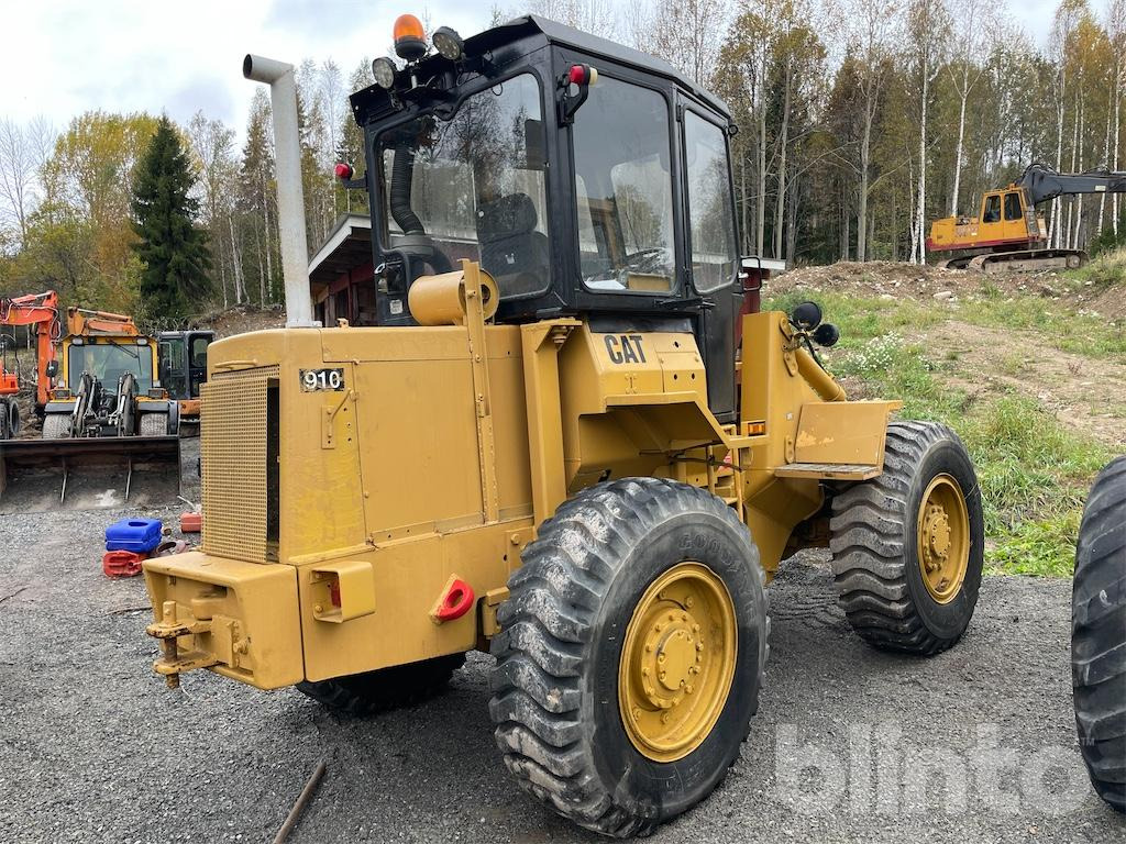 Cat 910 Reparationsobjekt - Gumikerekes homlokrakodó: 4 kép. Cat 910 Reparationsobjekt - Gumikerekes homlokrakodó: 4 kép.
