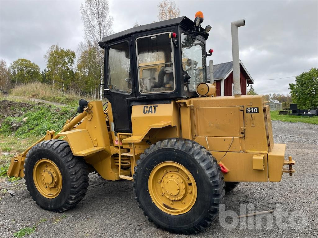 Cat 910 Reparationsobjekt - Gumikerekes homlokrakodó: 3 kép. Cat 910 Reparationsobjekt - Gumikerekes homlokrakodó: 3 kép.