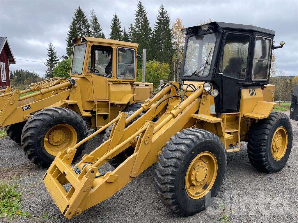 Cat 910 Reparationsobjekt - Gumikerekes homlokrakodó: 1 kép. Cat 910 Reparationsobjekt - Gumikerekes homlokrakodó: 1 kép.