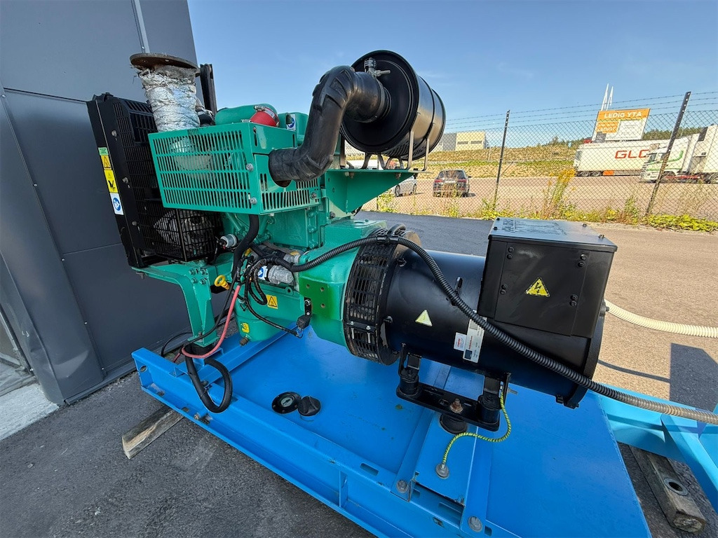 Cummins 50kvA - Áramfejlesztő: 2 kép. Cummins 50kvA - Áramfejlesztő: 2 kép.