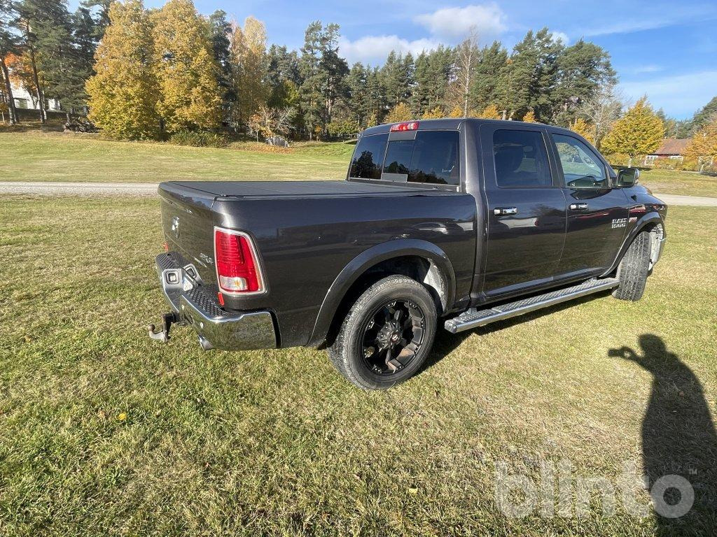 DODGE RAM Hemi 5,7 - Pickup: 3 kép. DODGE RAM Hemi 5,7 - Pickup: 3 kép.