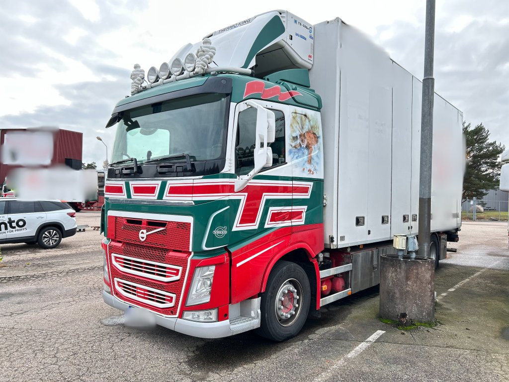 Skåpbil Volvo FH bussbyggskåp med kylaggregat - Egyéb gépek: 1 kép. Skåpbil Volvo FH bussbyggskåp med kylaggregat - Egyéb gépek: 1 kép.
