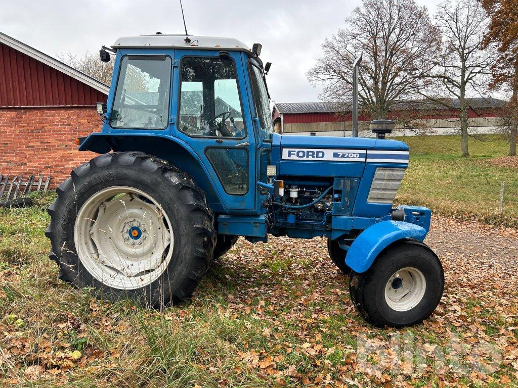 FORD 7700 - Traktor: 4 kép. FORD 7700 - Traktor: 4 kép.