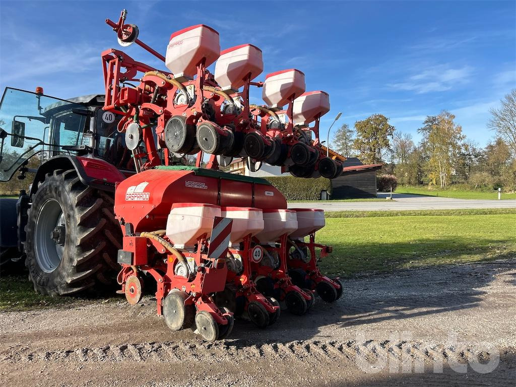 Gaspardo Mirka (2012) - Precíziós vetőgép: 2 kép. Gaspardo Mirka (2012) - Precíziós vetőgép: 2 kép.