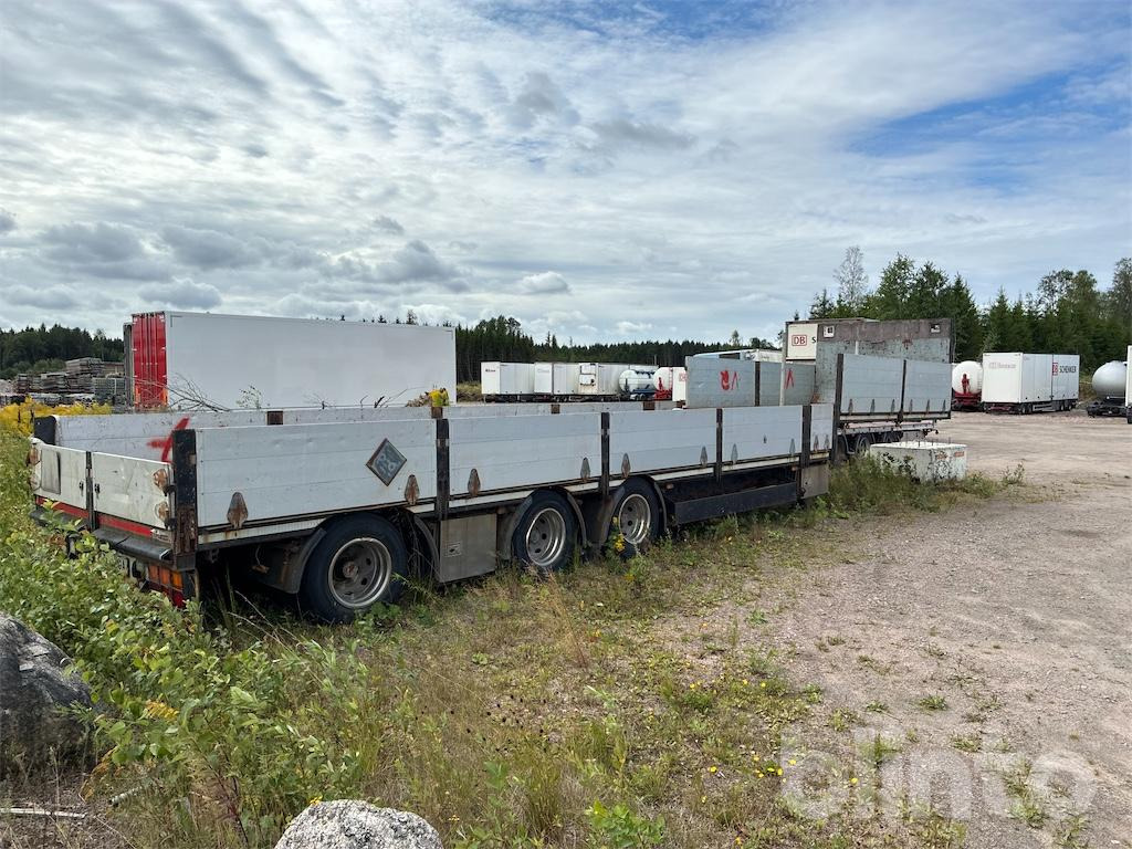 HRD - Platós félpótkocsi: 3 kép. HRD - Platós félpótkocsi: 3 kép.