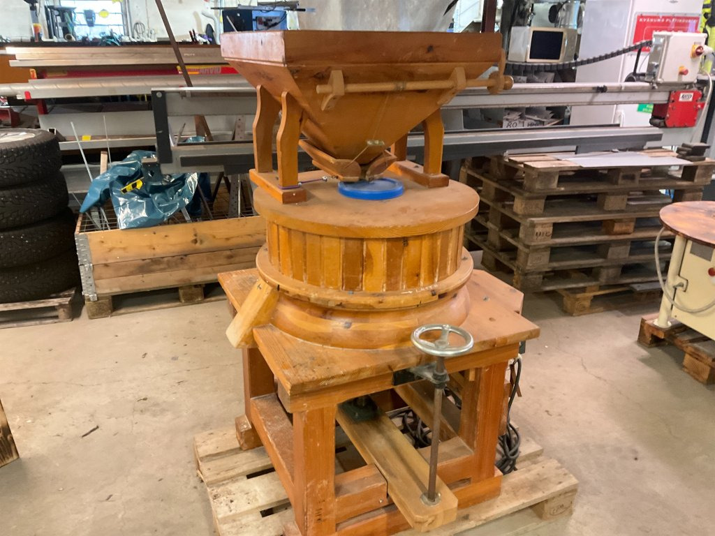 Hefele H500 - Élelmiszer-feldolgozó gép: 1 kép. Hefele H500 - Élelmiszer-feldolgozó gép: 1 kép.