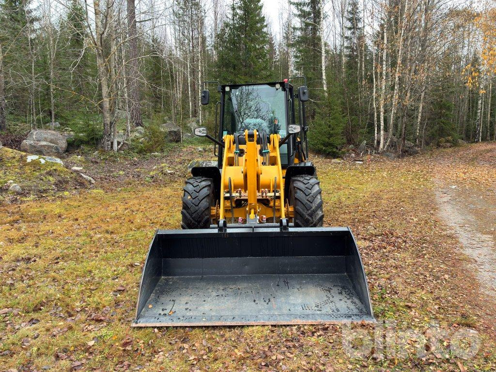 Heracles H580 - Gumikerekes homlokrakodó: 2 kép. Heracles H580 - Gumikerekes homlokrakodó: 2 kép.