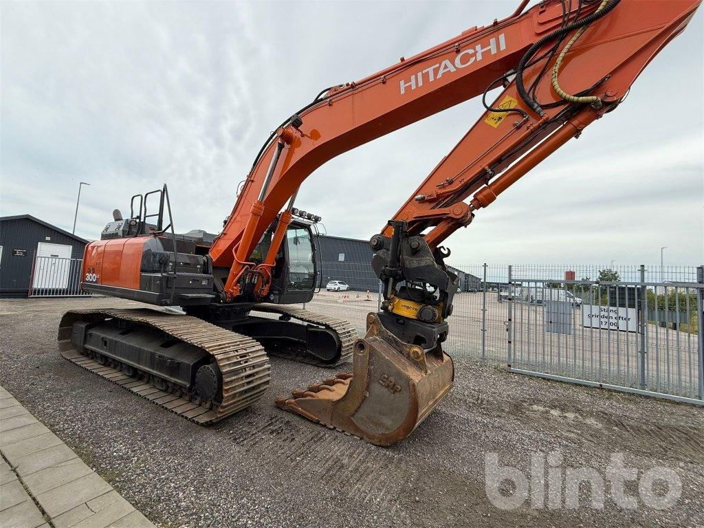 Hitachi ZX300LC-6 - Lánctalpas kotró: 3 kép. Hitachi ZX300LC-6 - Lánctalpas kotró: 3 kép.