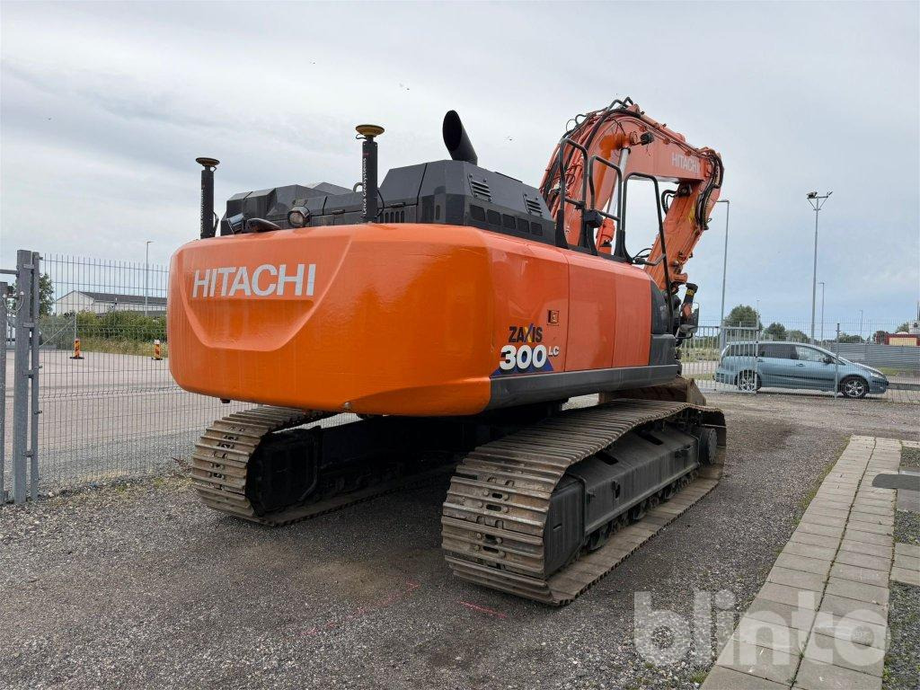 Hitachi ZX300LC-6 - Lánctalpas kotró: 4 kép. Hitachi ZX300LC-6 - Lánctalpas kotró: 4 kép.