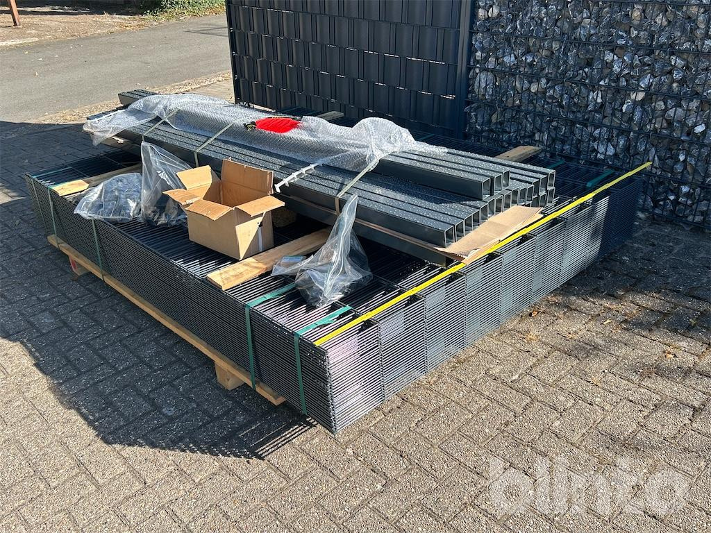 (Höhe: 1.830 mm) - Szerszám/ Felszerelés: 1 kép. (Höhe: 1.830 mm) - Szerszám/ Felszerelés: 1 kép.