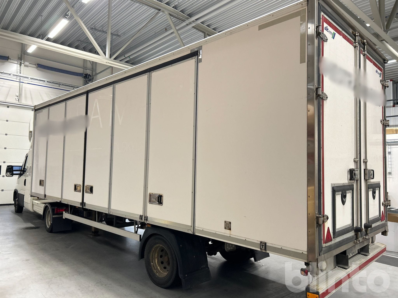 IVECO 40C18 BE - trailer - BE nyergesvontató, Félpótkocsi dobozos: 4 kép. IVECO 40C18 BE - trailer - BE nyergesvontató, Félpótkocsi dobozos: 4 kép.
