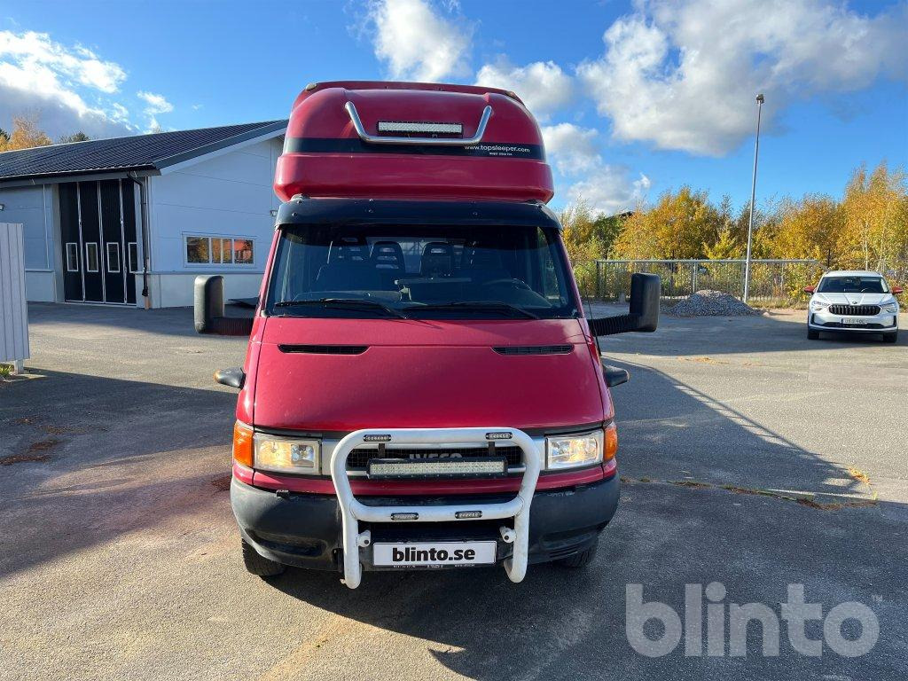 IVECO DAILY 35C15 - BE nyergesvontató, Félpótkocsi autószállító: 2 kép. IVECO DAILY 35C15 - BE nyergesvontató, Félpótkocsi autószállító: 2 kép.