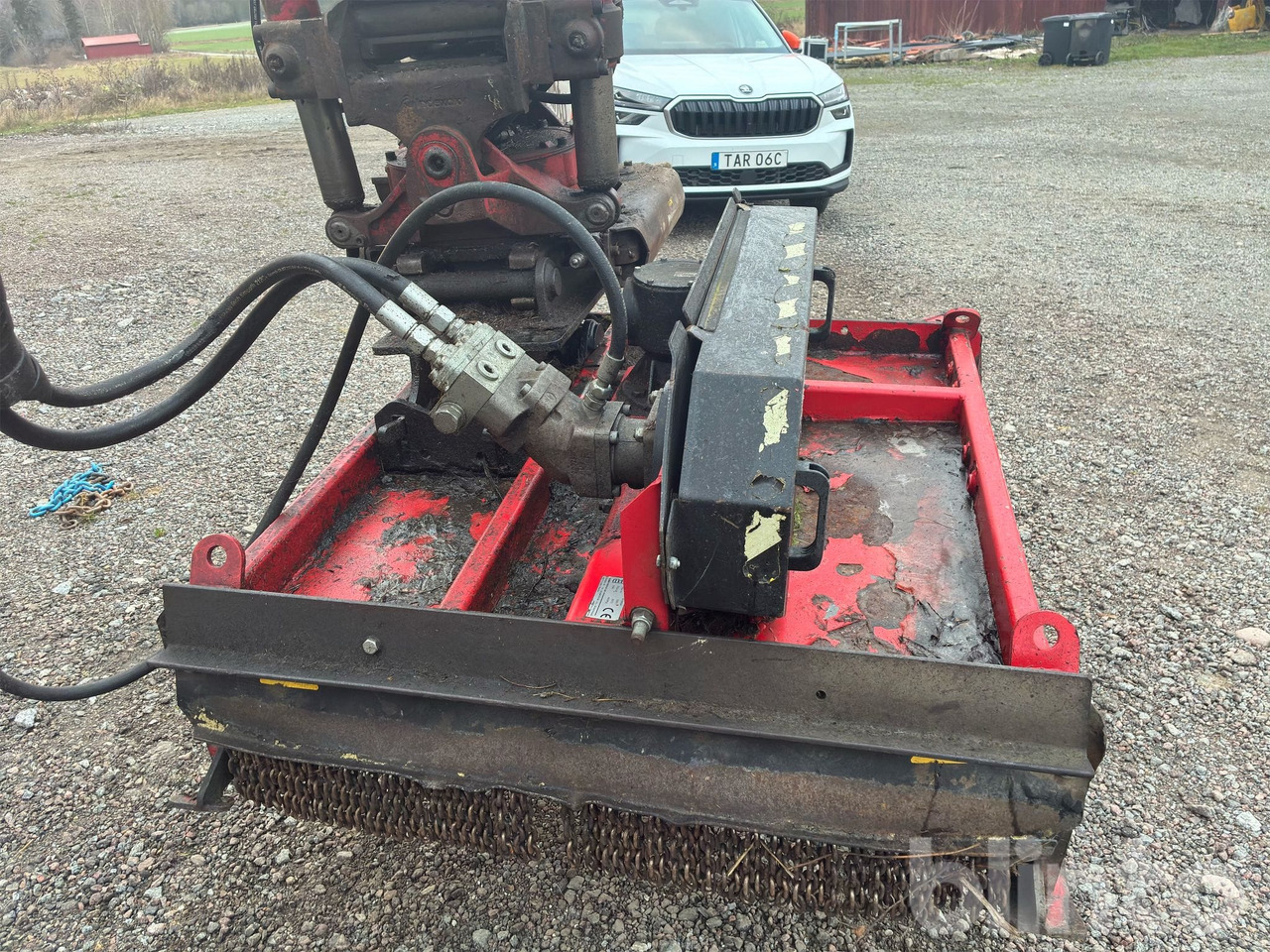 Ilsbo H1000P - Erdészeti mulcsozó: 5 kép. Ilsbo H1000P - Erdészeti mulcsozó: 5 kép.