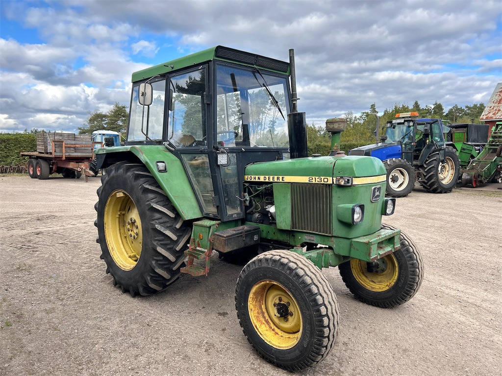 JOHN DEERE 2130 - Traktor: 4 kép. JOHN DEERE 2130 - Traktor: 4 kép.