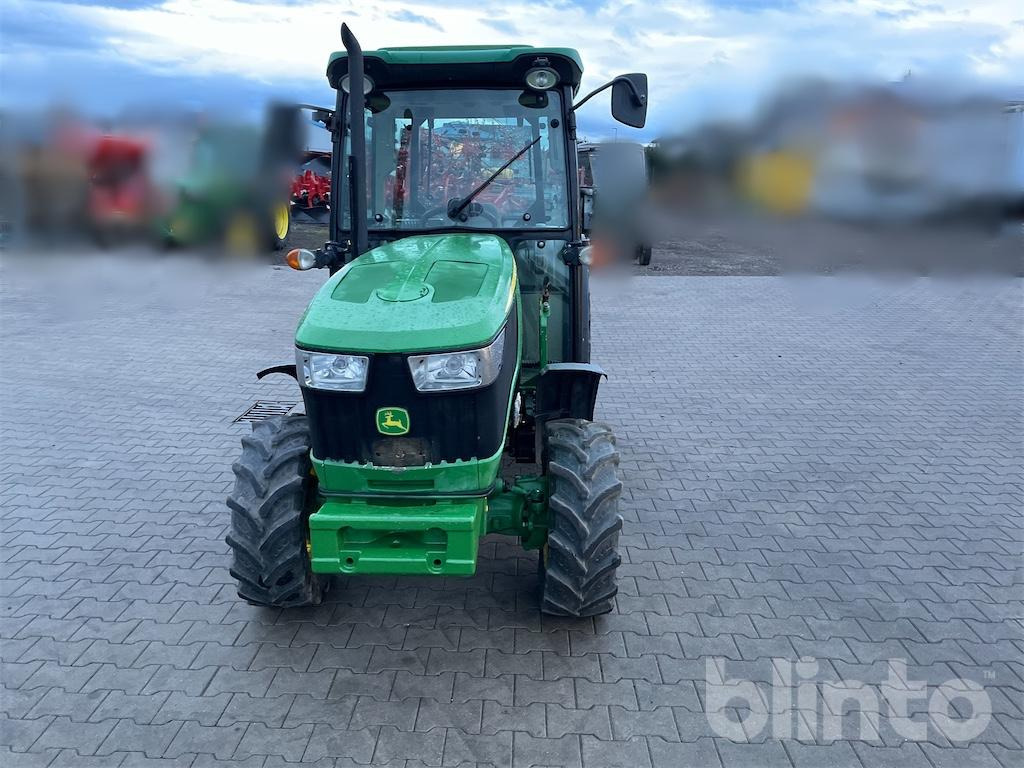 John Deere 50885 GN (2016) - Traktor: 3 kép. John Deere 50885 GN (2016) - Traktor: 3 kép.