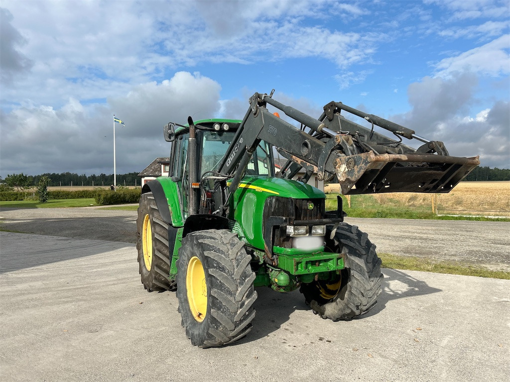 John Deere 6820 - Traktor: 4 kép. John Deere 6820 - Traktor: 4 kép.