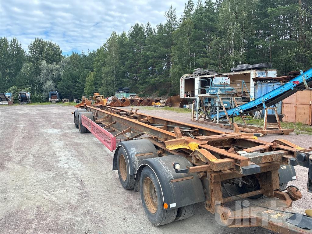 KILAFORS SBJB4X-36-130 - Pótkocsi cserefelépítményes: 2 kép. KILAFORS SBJB4X-36-130 - Pótkocsi cserefelépítményes: 2 kép.