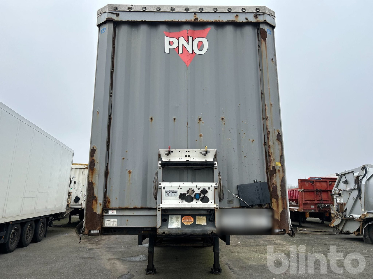 KRONE SD - Ponyvás félpótkocsi: 2 kép. KRONE SD - Ponyvás félpótkocsi: 2 kép.