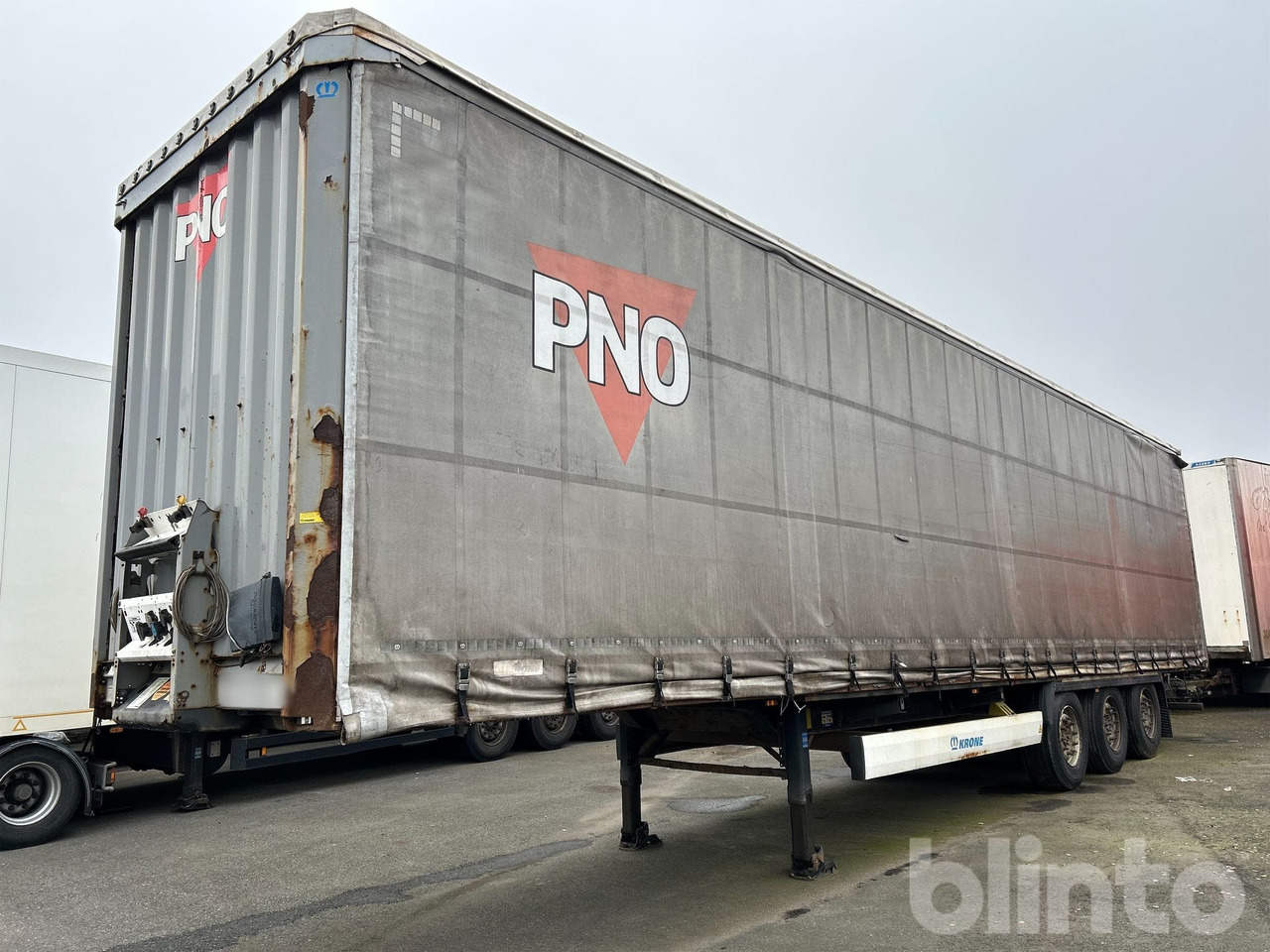 KRONE SD - Ponyvás félpótkocsi: 1 kép. KRONE SD - Ponyvás félpótkocsi: 1 kép.