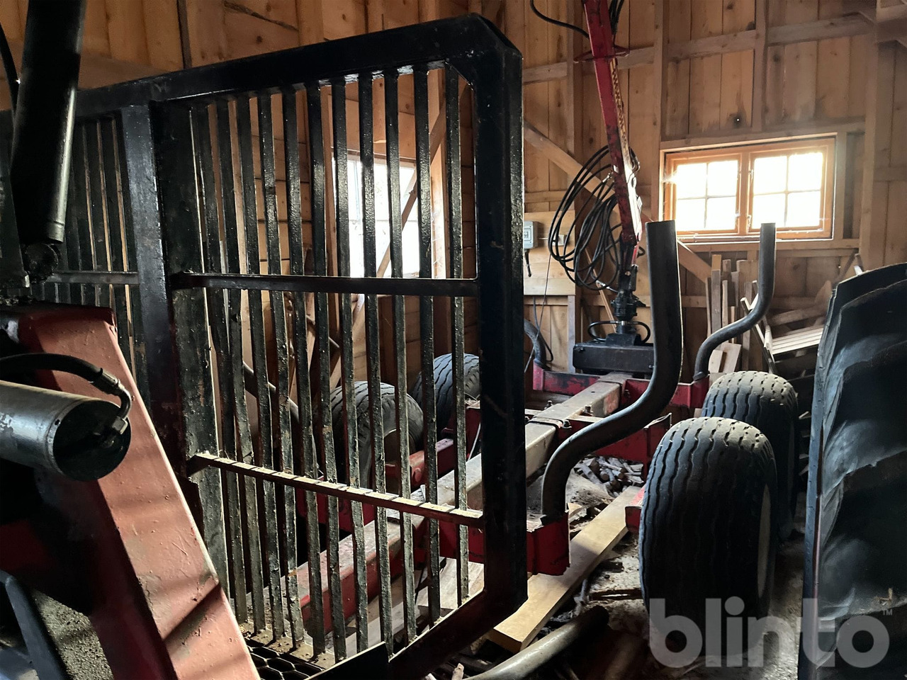 Erdészeti pótkocsi Kesla Patu: 11 kép. Erdészeti pótkocsi Kesla Patu: 11 kép.