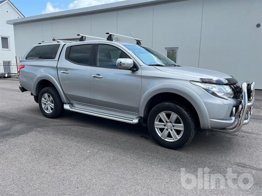 MITSUBISHI - Kisteherautó: 4 kép. MITSUBISHI - Kisteherautó: 4 kép.
