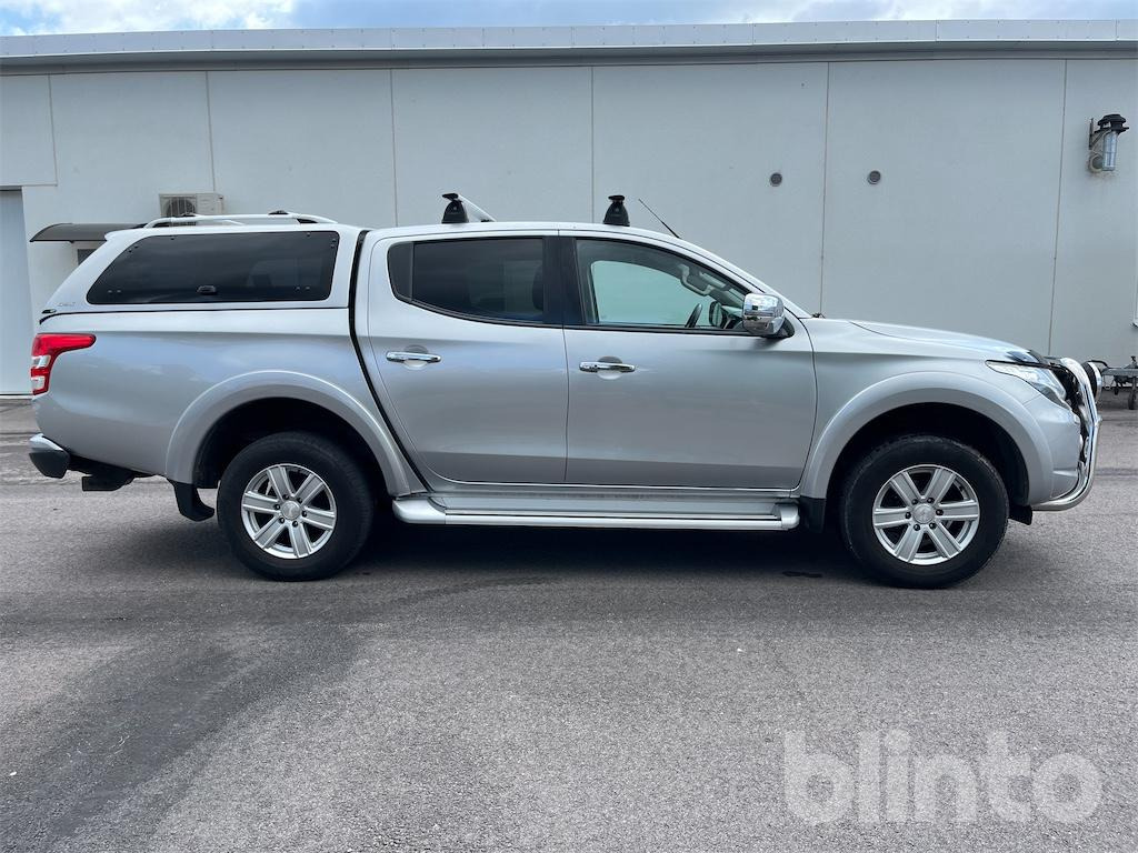 MITSUBISHI - Kisteherautó: 5 kép. MITSUBISHI - Kisteherautó: 5 kép.