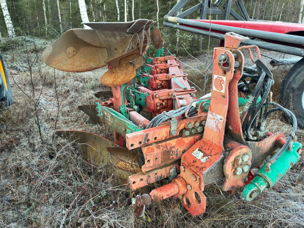 Kverneland 80-160-8 - Eke: 3 kép. Kverneland 80-160-8 - Eke: 3 kép.