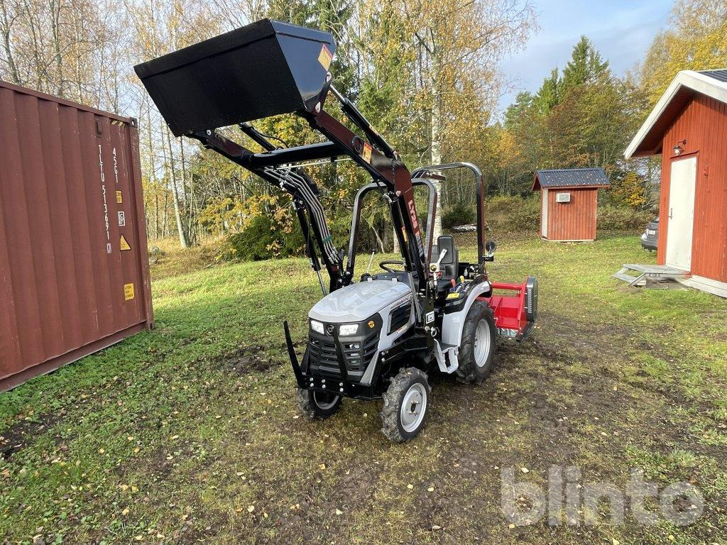 Landtrac 254/4WD StegV med lastare - Kistraktor: 3 kép. Landtrac 254/4WD StegV med lastare - Kistraktor: 3 kép.