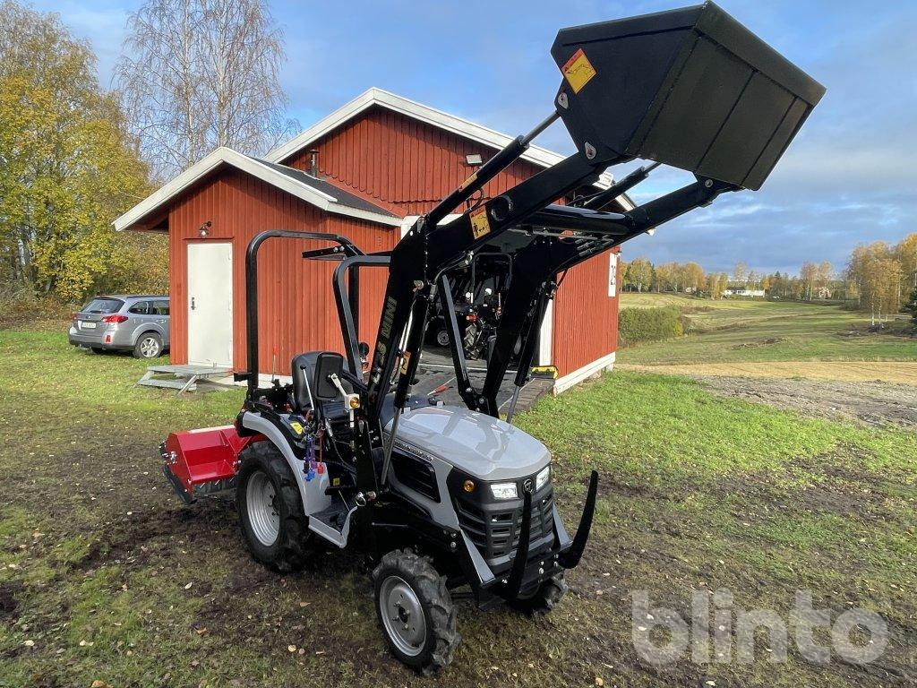 Landtrac 254/4WD StegV med lastare - Kistraktor: 1 kép. Landtrac 254/4WD StegV med lastare - Kistraktor: 1 kép.