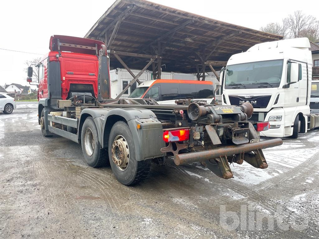 MAN TGA 26.430 (2007) - Horgos rakodó teherautó: 4 kép. MAN TGA 26.430 (2007) - Horgos rakodó teherautó: 4 kép.