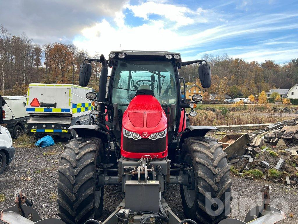 MASSEY FERGUSON 5710 S DYNA 4 - Traktor: 2 kép. MASSEY FERGUSON 5710 S DYNA 4 - Traktor: 2 kép.