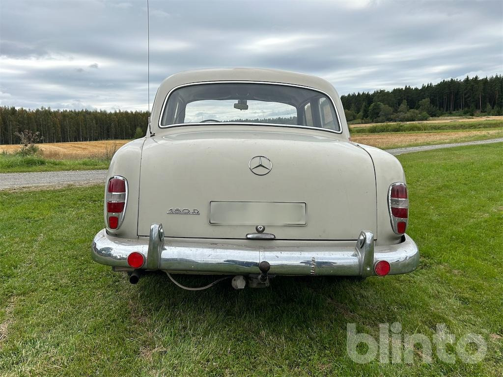MERCEDES BENZ 180 LIM - Autó: 5 kép. MERCEDES BENZ 180 LIM - Autó: 5 kép.