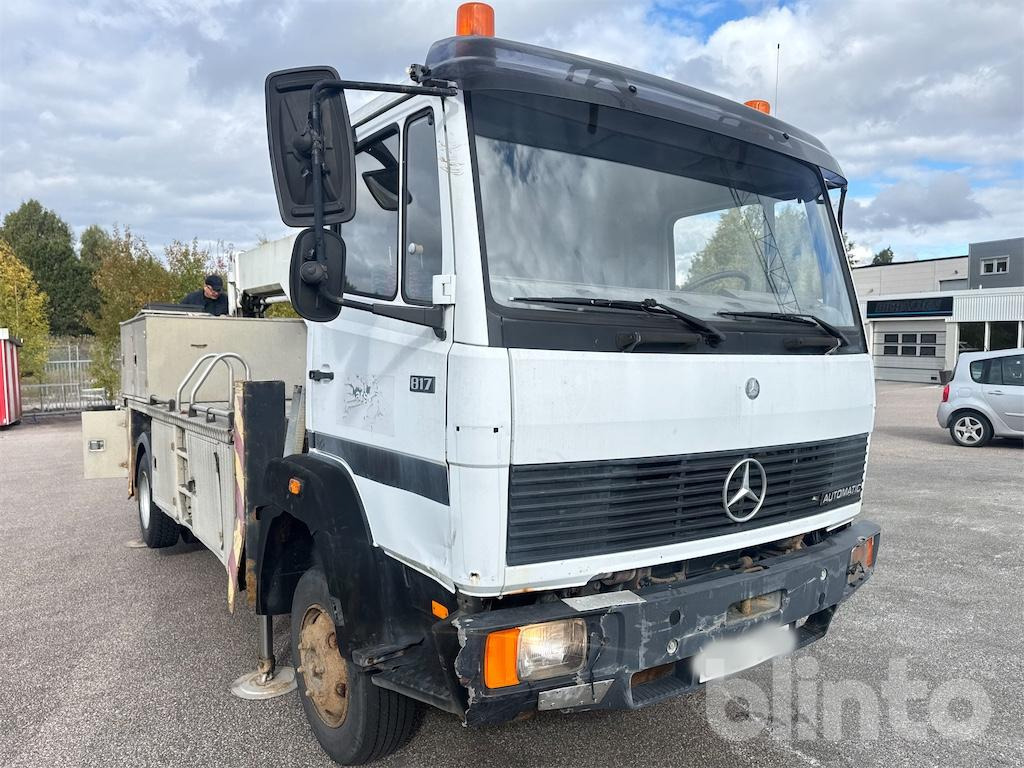 MERCEDES BENZ 817 - Emelőkosaras teherautó: 3 kép. MERCEDES BENZ 817 - Emelőkosaras teherautó: 3 kép.