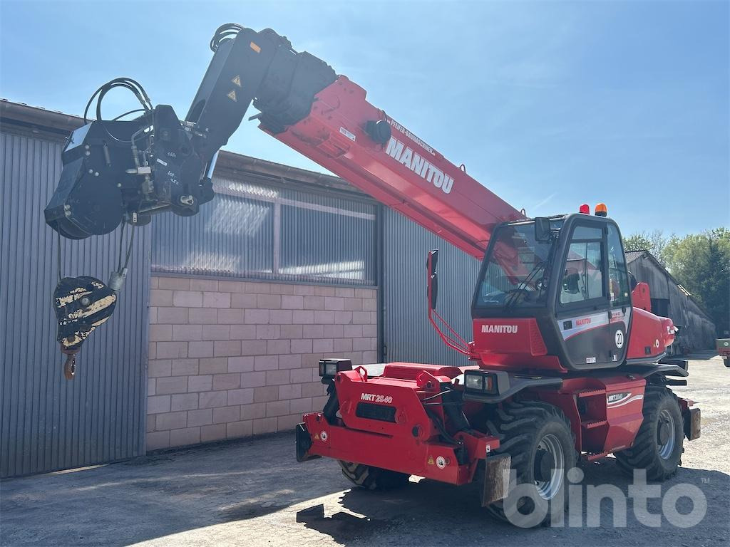 Manitou MRT 2540 Turbo drehbar, mit Seilwinde + Palettengabel - Teleszkópos rakodó: 4 kép. Manitou MRT 2540 Turbo drehbar, mit Seilwinde + Palettengabel - Teleszkópos rakodó: 4 kép.