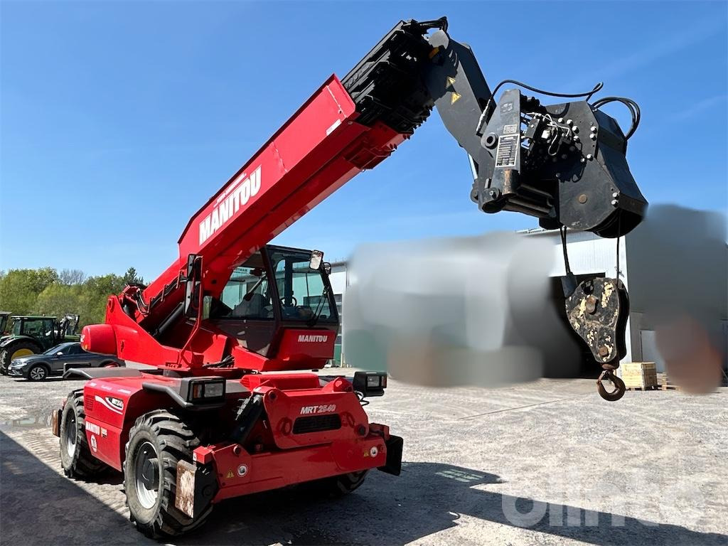 Manitou MRT 2540 Turbo drehbar, mit Seilwinde + Palettengabel - Teleszkópos rakodó: 3 kép. Manitou MRT 2540 Turbo drehbar, mit Seilwinde + Palettengabel - Teleszkópos rakodó: 3 kép.