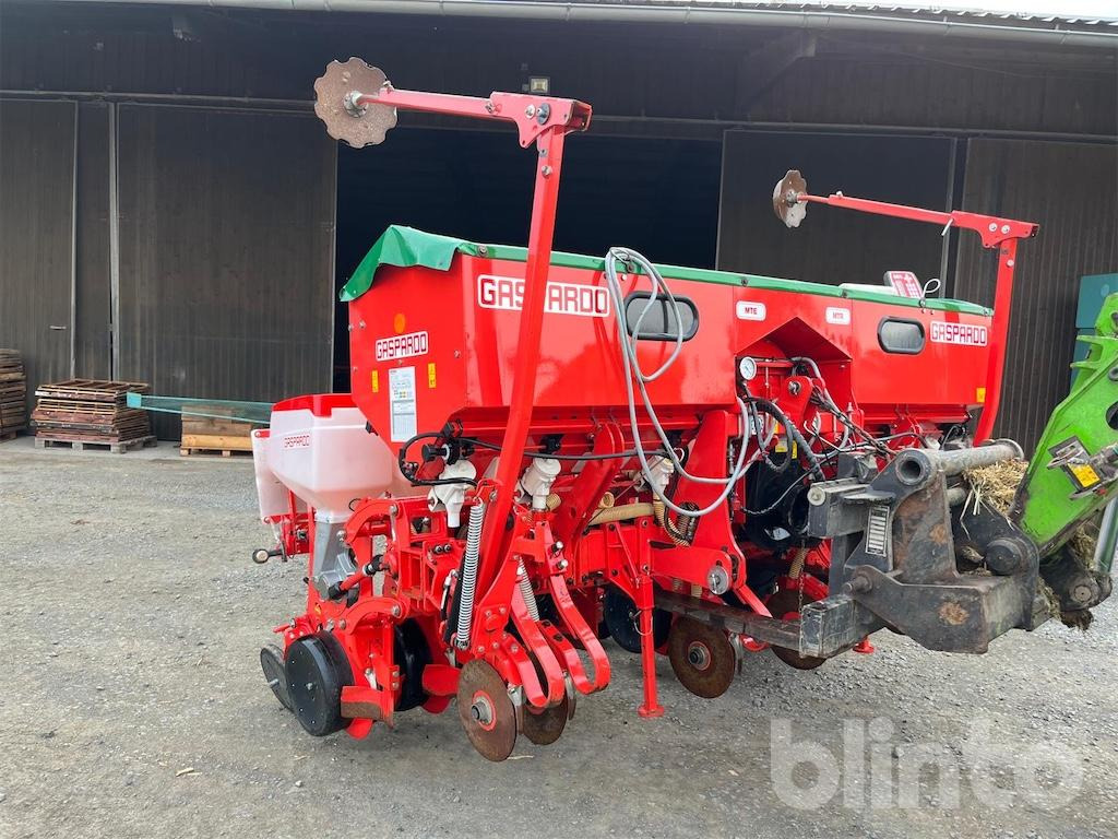 Maschio Gasprado MTER300 6R R7 BBPDH3 (2016) - Szemenkénti vetőgép: 2 kép. Maschio Gasprado MTER300 6R R7 BBPDH3 (2016) - Szemenkénti vetőgép: 2 kép.